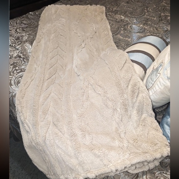 Sherpa Fleece fuzzy throw blanket - Picture 7 of 7